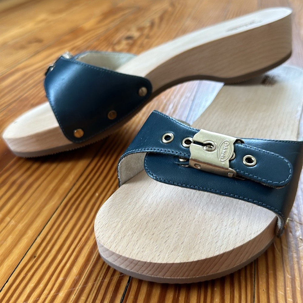 Dr Scholl’s Original Collection wood and navy blue leather sandals. Size 8